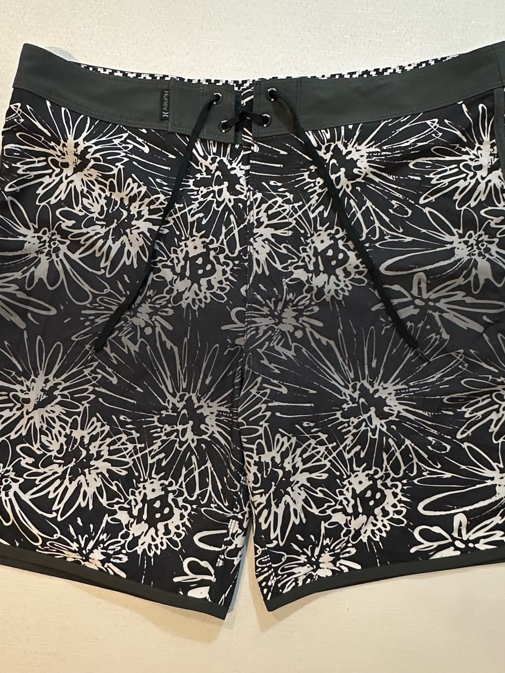 Hurley Phantom Floral Boardshorts Men’s 32